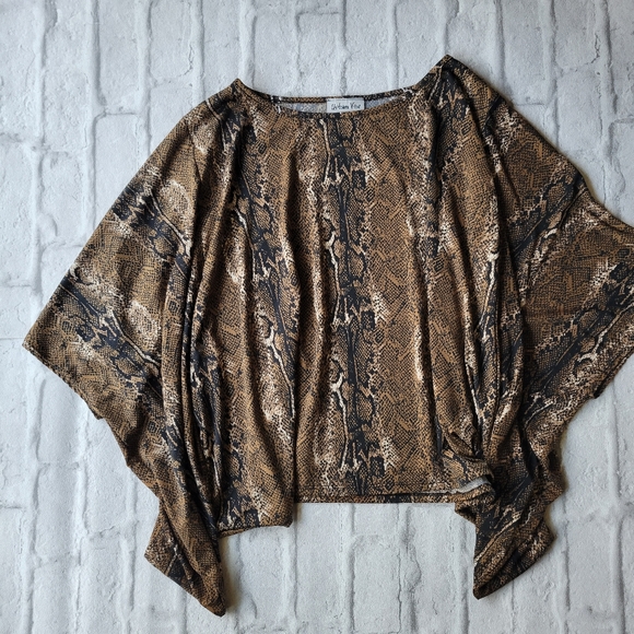 Uptown Vibe snake skin flowy top size petite large - Picture 4 of 10